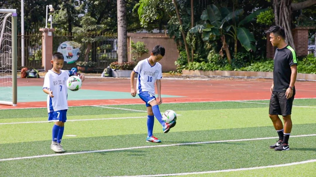 中考足球定位踢准技巧,足球中考满分视频技巧