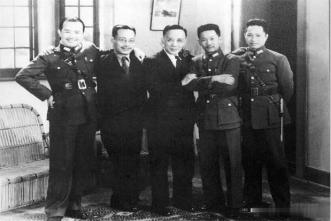 叶挺给童养媳300大洋,要求解除婚约,她却拿钱买下一间庵堂