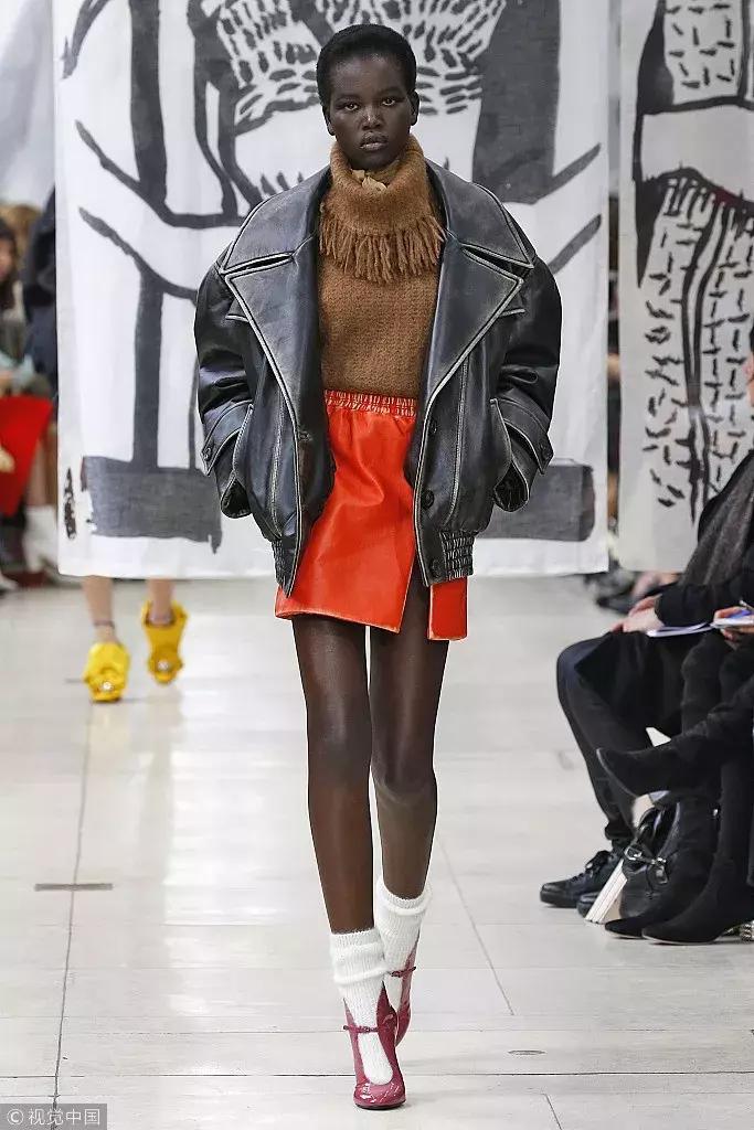 想要冬天穿出高级感,冬天围巾这样系简单又时尚好喜欢