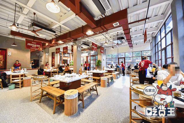 网红“爸爸”终于来了！1分钟就能吃的牛排火锅，连锅底都有肉