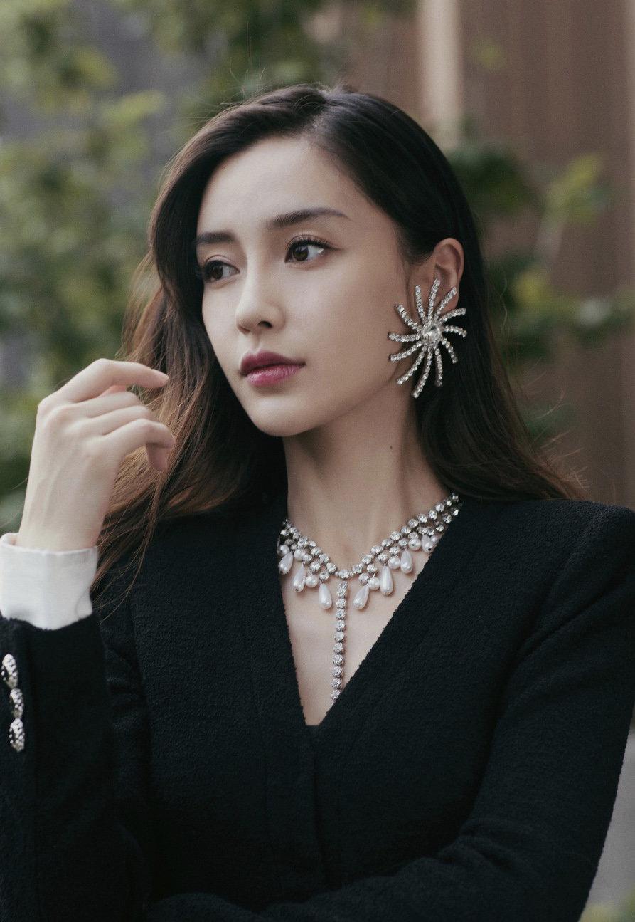 项链与衣领的搭配技巧,穿衣不会搭配