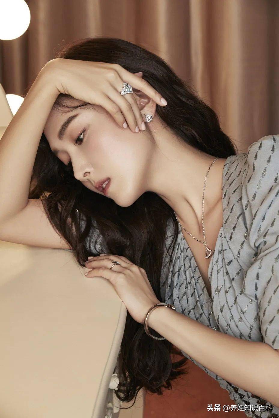 给女儿陪嫁什么最好,宝格丽宝石扇子