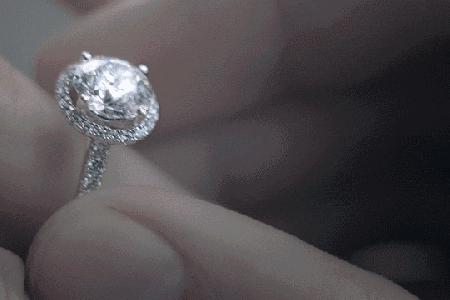 翡翠怎么保养会越戴越亮,钻石不亮雾蒙蒙是怎么回事