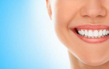 快速美白牙齿小妙招都有哪些,食用小苏打如何快速美白牙齿