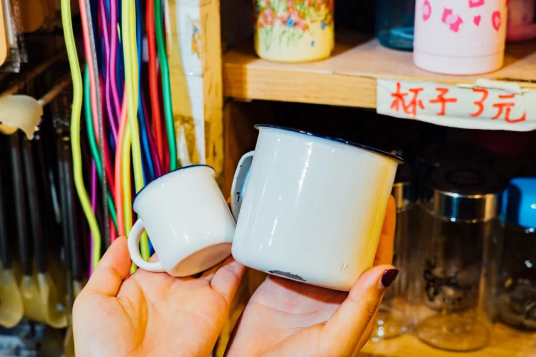 活着的两元店，2块钱能买啥？