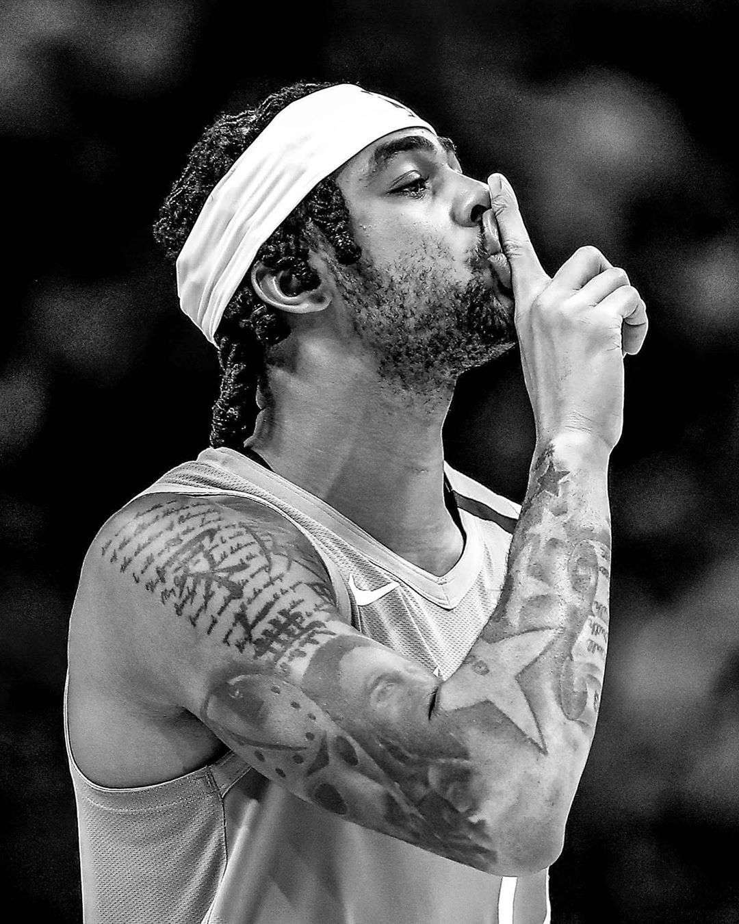 詹姆斯休战戴维斯,詹姆斯怎么回应蕾哈娜