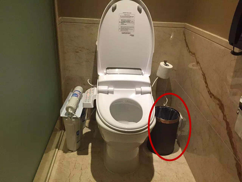 厕纸可以直接扔马桶冲走吗,卫生间厕纸可以扔马桶里吗