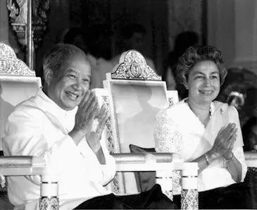 周恩来的人格魅力有多强？为什么能得到敌人的崇敬，全世界的尊敬