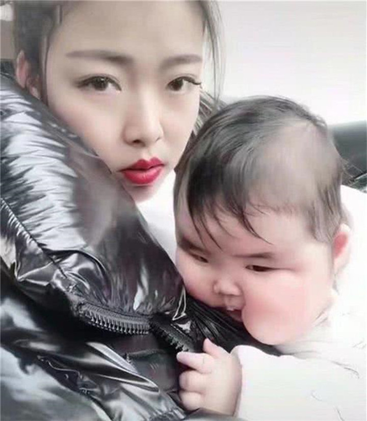 宝妈吐槽自己家宝宝脸型全网少见,吐槽宝宝半胖脸型