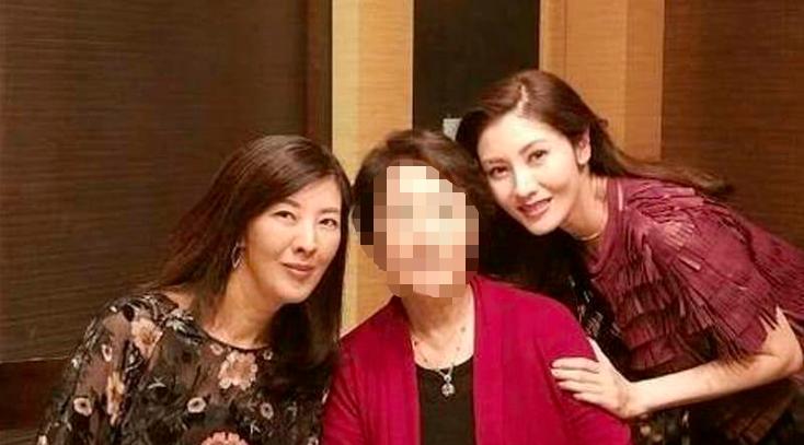 贵圈最大pua阴谋？小花被亲姐*脑洗**30年，还蒙在鼓里…