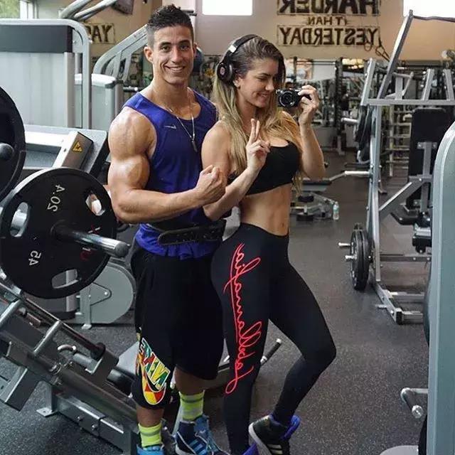 情侣装这样穿，才会让人过目不忘呀