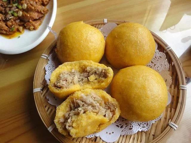 酸菜馅菜团子的家常做法玉米面,怎么才能把菜团子做的皮薄大馅