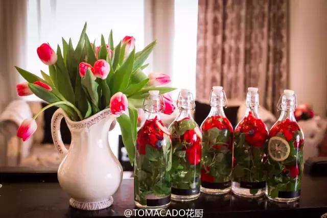 她在北京开了一家可以吃的花店,受众人追捧,还引来了李健