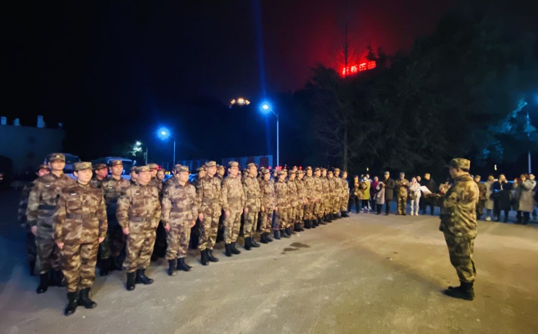 重庆，求求你别在寂寞无声