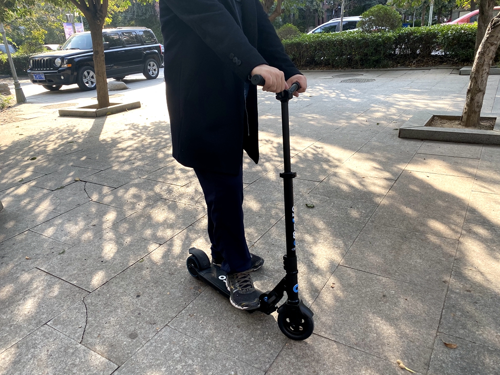 瑞士迈古电动滑板车,瑞士迈古米成人滑板车