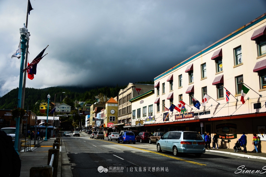 阿拉斯加：男人和三文鱼都赶来配种的“*灯区红**“