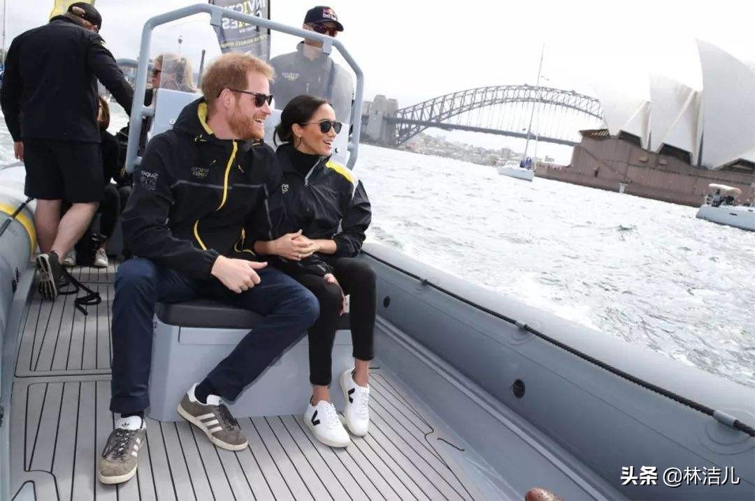 杨幂宋茜同款马丁靴,杨幂宋茜同款耐克鞋