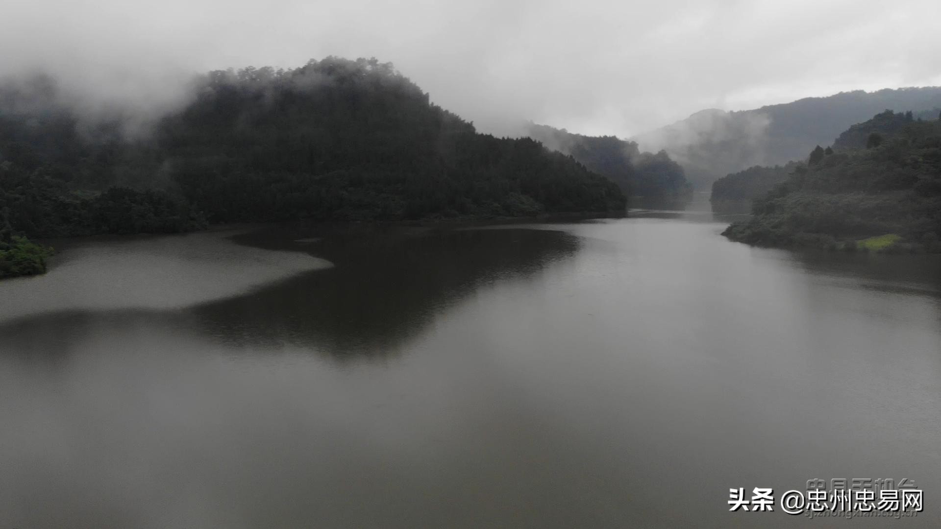 忠县白石水库最新消息,丹江口水库开闸泄洪大场面