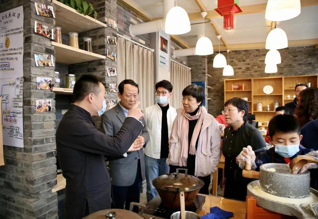 不靠名师、不拼生源,罗振宇盛赞的乡村学校,让我们看到教育“突围”的可能