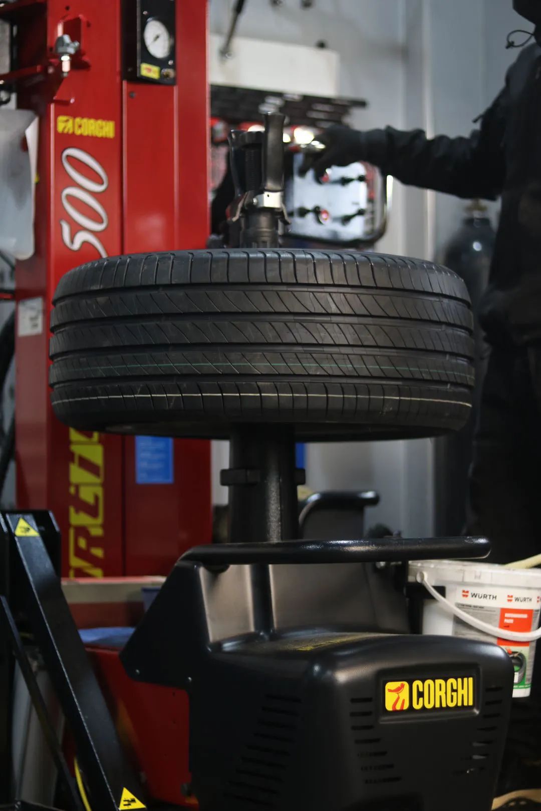 怪兽搞老车：翻新一辆残破生锈的柴油版奥迪A6，翻新后变新车