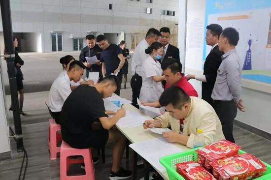 江西南昌县爱心献血传递真情,南昌爱心人士捐赠绿地铂瑞酒店