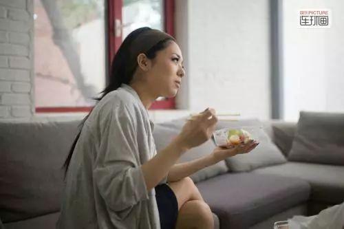 苍井空怀孕且新片上映，尺度大，但丈夫坦言想客串角色！