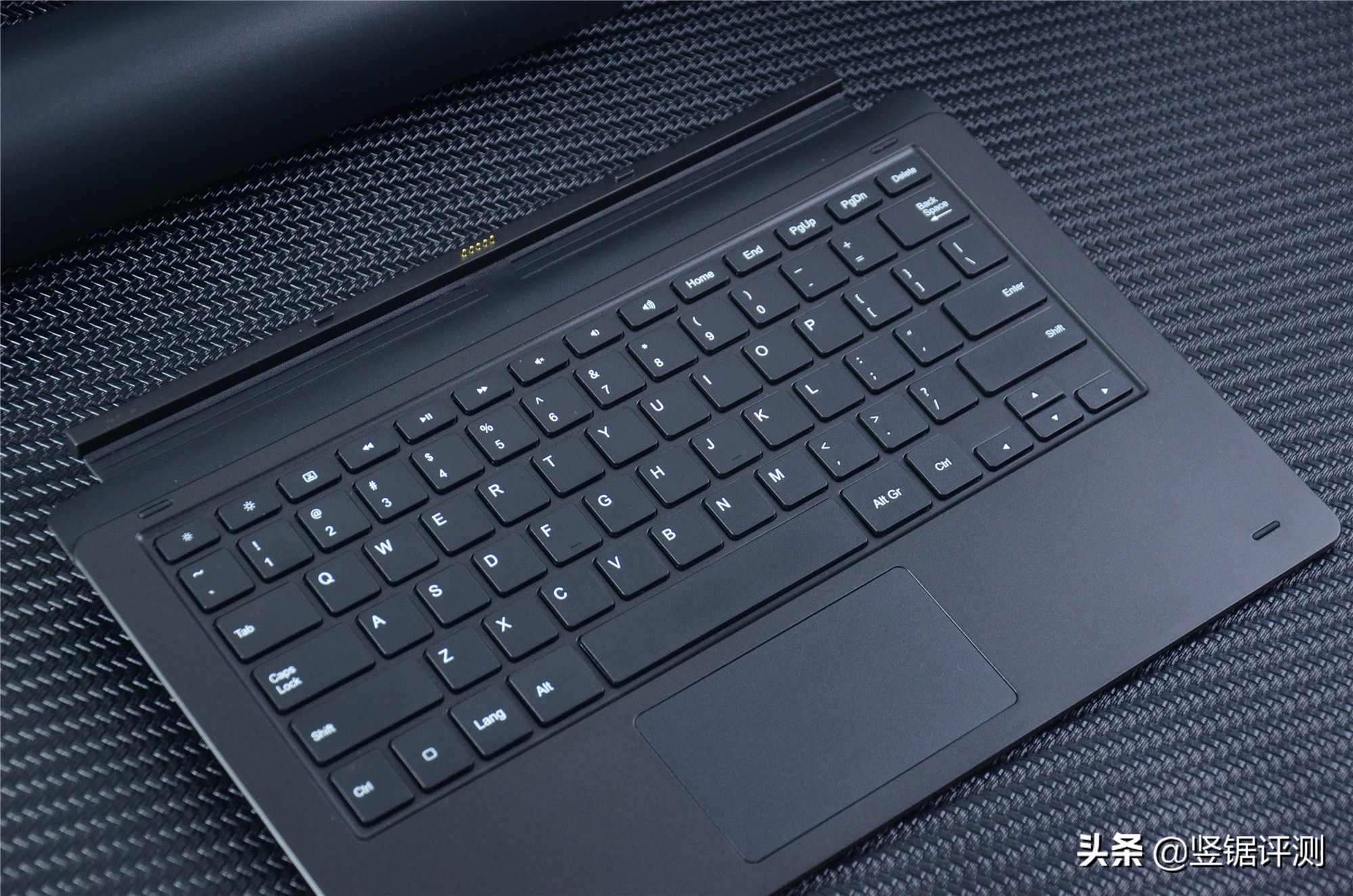 13.3寸1080p和2k,13.3英寸的屏幕搭载2k屏清晰吗