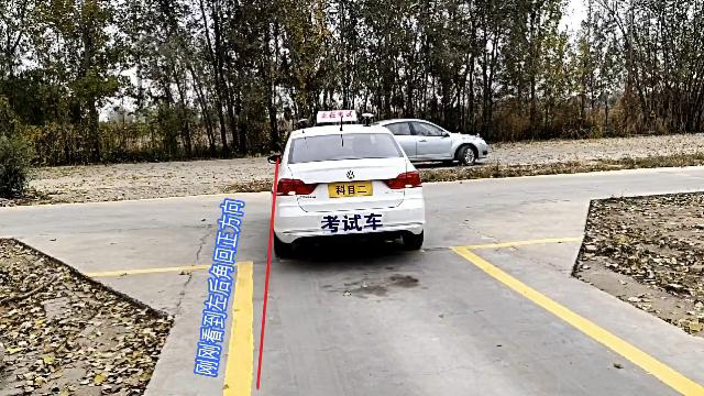 库口没有虚线的倒车入库怎么练习？用手一比划，100分一把过