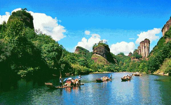 这座海滨小城真是美丽又整洁,这座海滨小城可真美丽