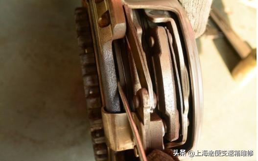 帕萨特七速双离合起步抖动,帕萨特干式双离合器起步共振大