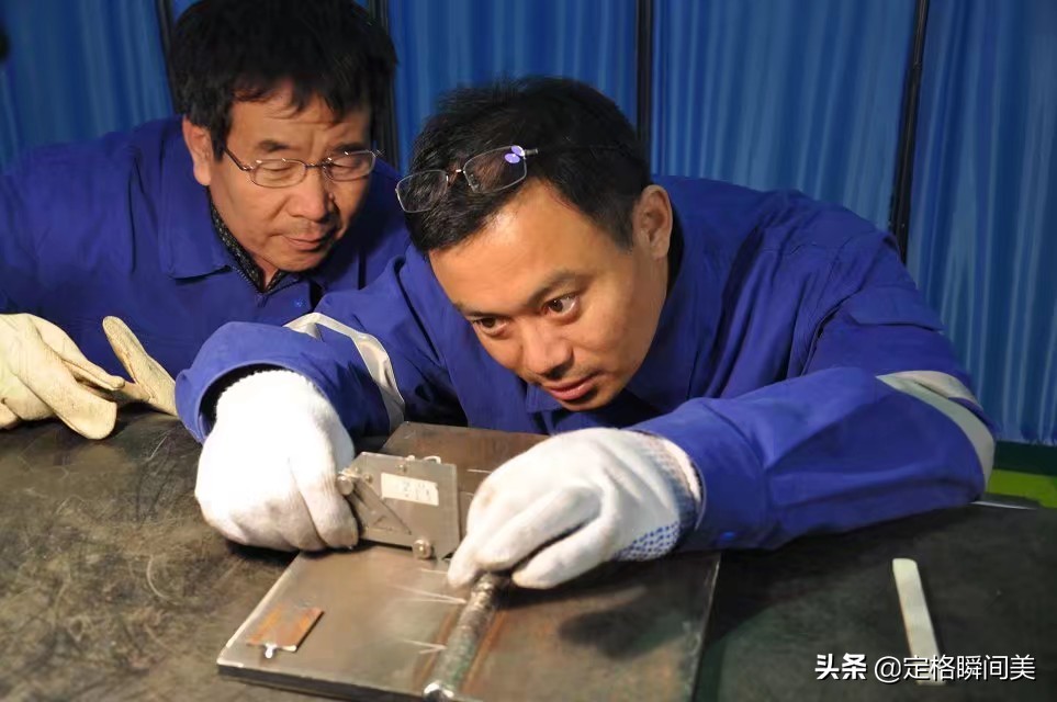 靠手艺吃饭真好,焊工靠技术吃饭