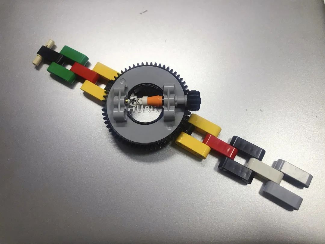 你见过每天玩乐高®积木还能赚钱的梦幻工作吗？