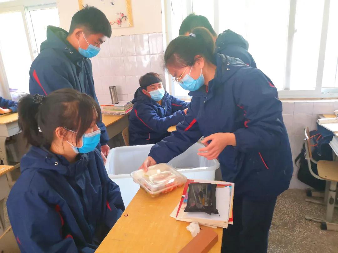 各学校开学第一天的报到情况,开学第一天的视频幼儿