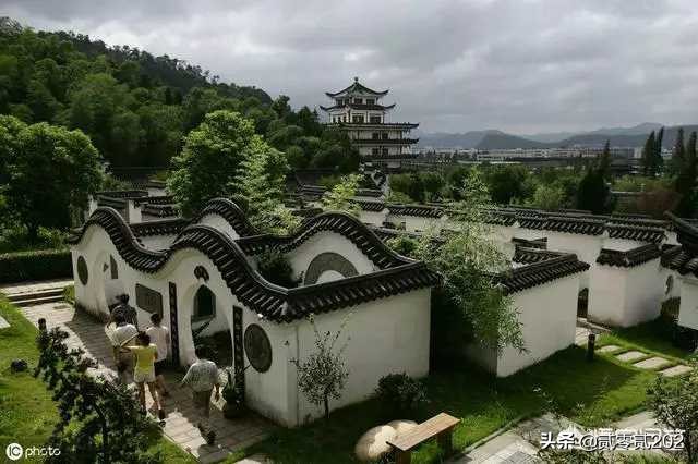 公墓多年没交钱怎么处理,公墓到期没有家人续费会怎样处理