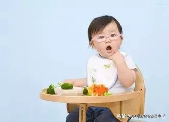 0到1岁的宝宝怎么喂养,0-1个月新生儿喂养标准