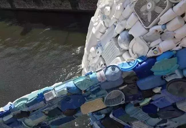 人类到底吃了多少塑料鱼?“深海勇士号”首次曝光海底巨型垃圾场