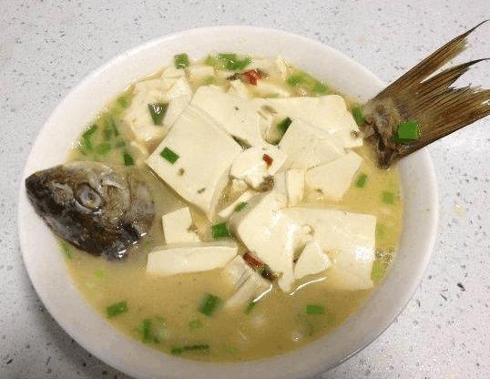 炖鲫鱼汤用了凉水怎么办,炖鲫鱼汤不白