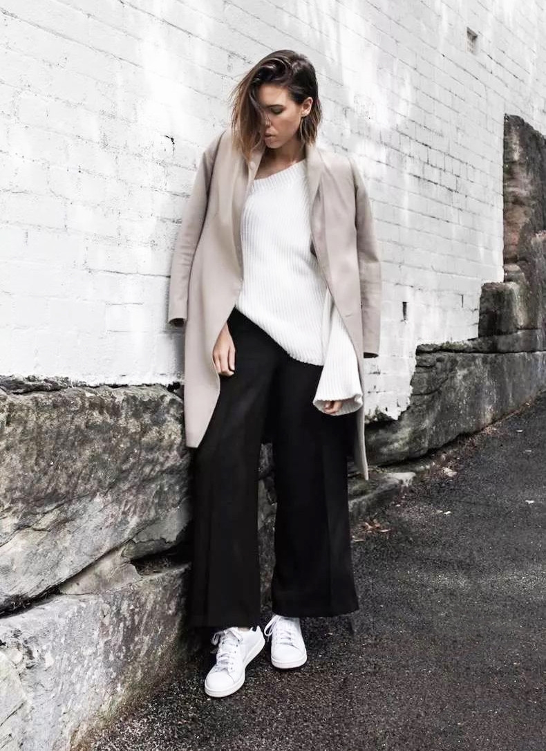 大衣配什么内搭减龄好看,驼色大衣内搭什么颜色减龄