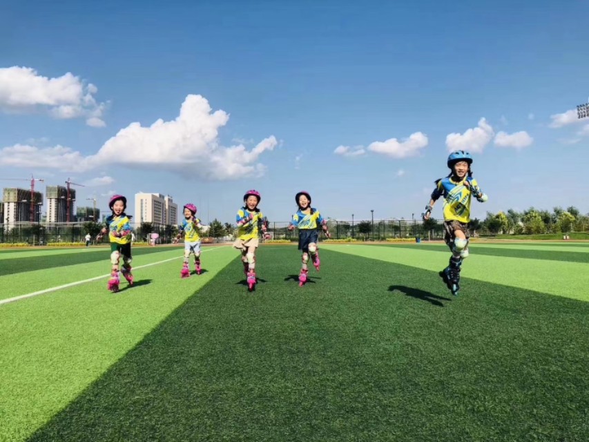 艺启轮滑培训中心,乐趣荟广场轮滑培训