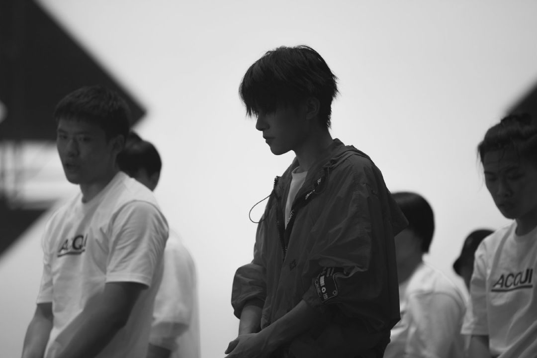 肖战和易烊千玺谁最火,易烊千玺和蔡徐坤谁火