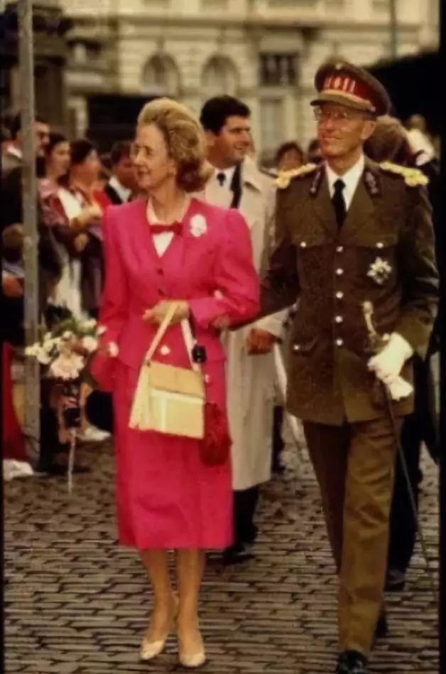 帅炸天，独宠不育王后33年，比利时“鲜肉”国王太苏了吧