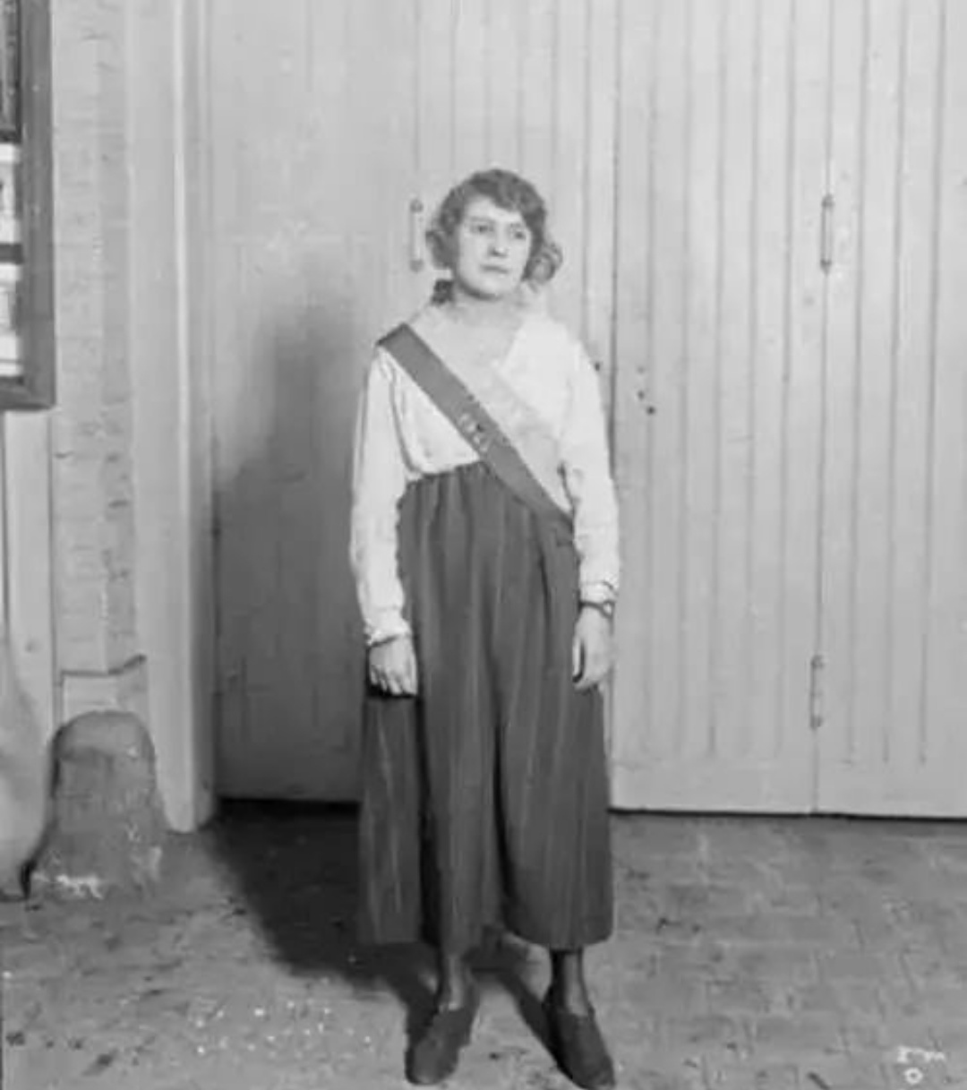 罕见历史照，梦露参加肯尼迪宴会礼服价值百万，伊丽莎白女王登基