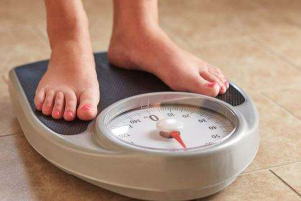 体脂秤是怎么测量数据的,体脂秤是怎样测量体脂的