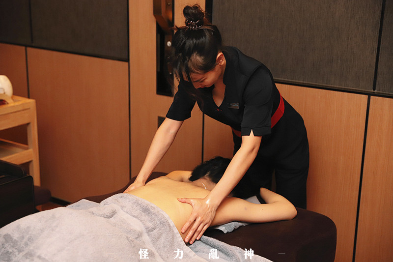 无边泳池、宝藏日料、马杀鸡，藏在湖滨南的星级酒店承包我一整天