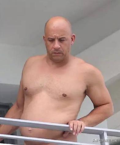 海王、光头郭达、巨石,好莱坞3大“吸金机器”,现实中娶了谁?