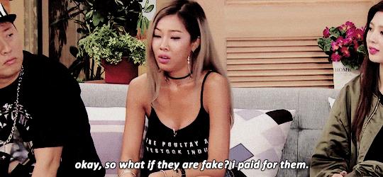 韩国性感歌手公开承认隆胸：我花自己的钱，凭什么不能露