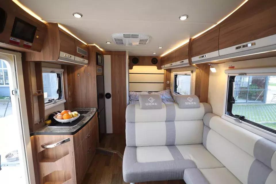 骏驰雷霆一号房车,骏驰房车直播间