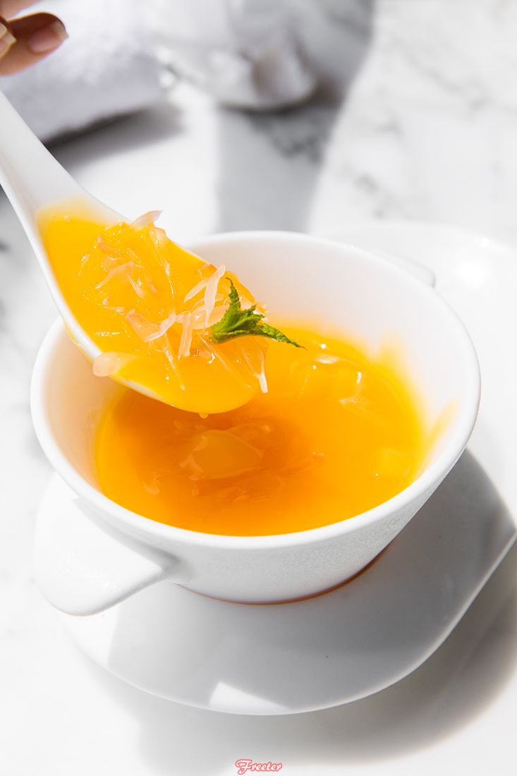 在唐阁，不止有难忘的美食体验，更有43层才能触及的海口绝美风景