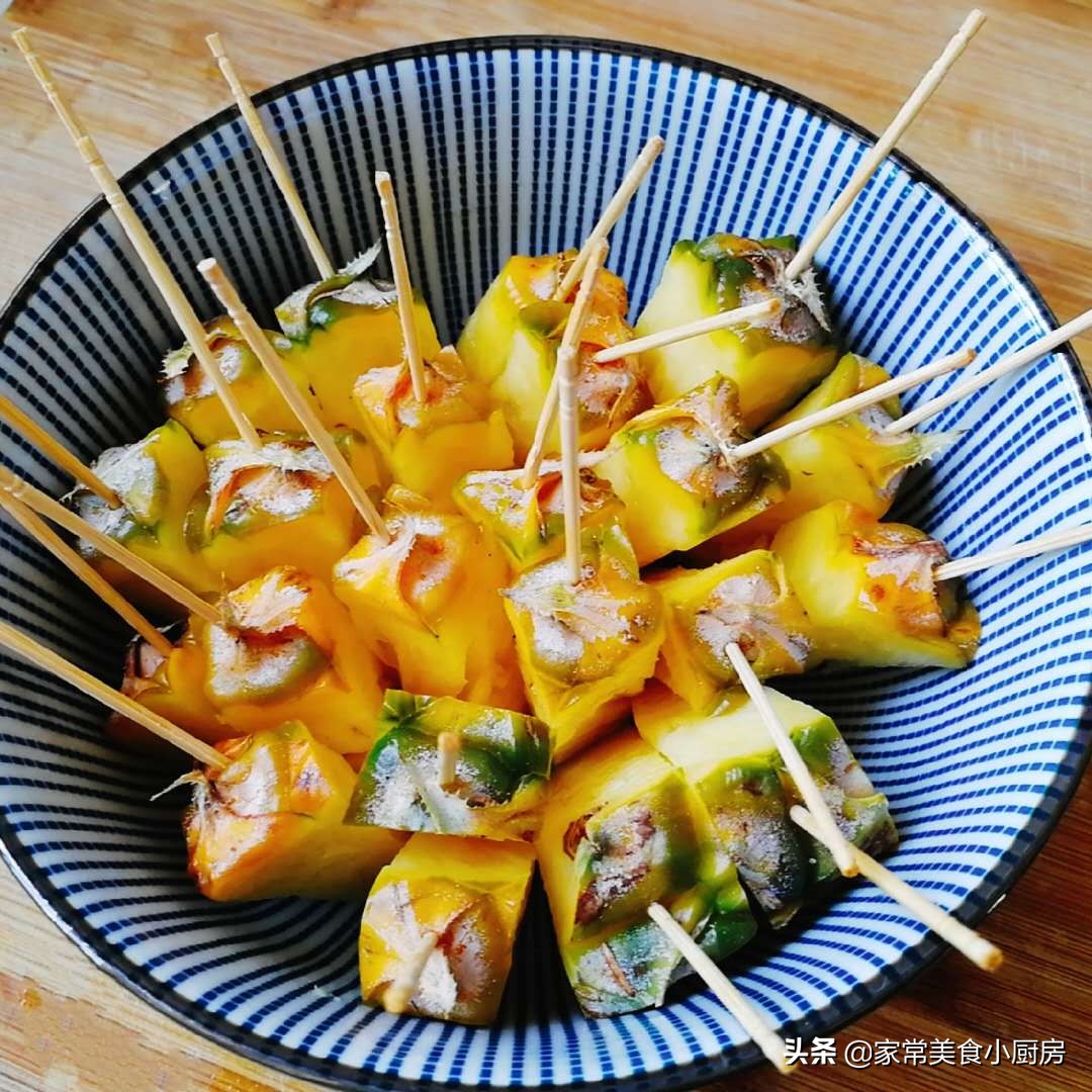 菠萝好吃不会削？简单一招处理菠萝，不用削皮不用挖眼，香甜可口