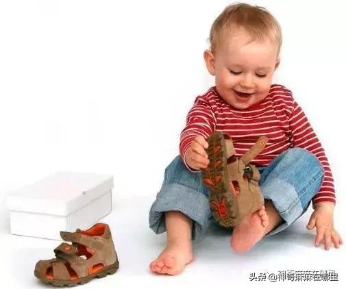 到底如何给宝宝选凉鞋,怎样给宝宝挑选夏季凉鞋
